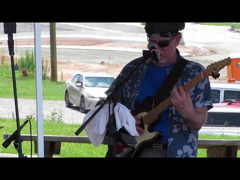 Mixing for theGroovynators at an outdoor event - Video 6