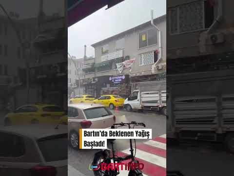 Bartın’da beklenen yağış başladı, yollar göle döndü ⛈️☔️