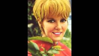 Petula Clark - This Girl&#39;s In Love With You
