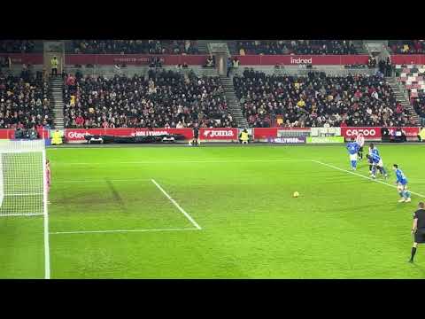 Enzo Le Fee takes the worst penalty of all time - Brentford v Sunderland 