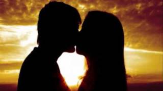 CON UN BESO GRUPO PESADO