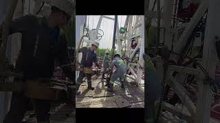 Download lagu Pulling Out Drilling Pipes #rig  #pulling  #drilling #oil #pipes mp3