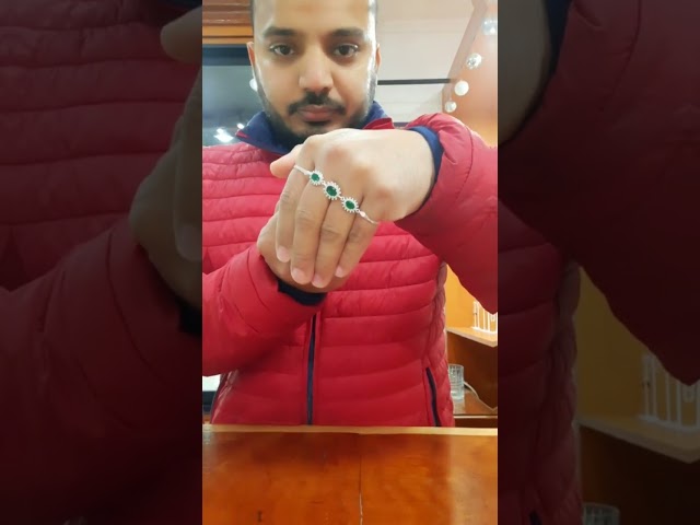 Vídeo relacionado con Crystalline Azuria Mujer 18ct Chapado en Oro Blanco Esmeralda simulada Verde Cristales de Zirconia Pulsera 18 cm para Mujer y Niña