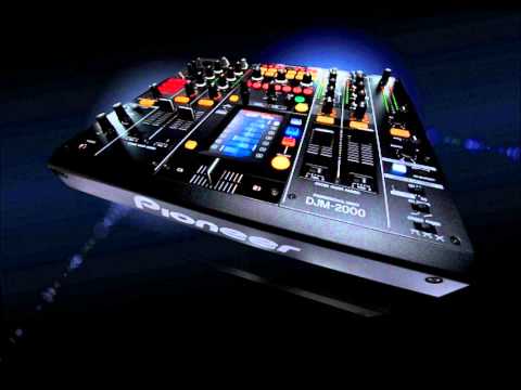 Woggy on the Vault in Aviemore's Pioneer CDJ2000's FUNKIN IT UP BABYYYY.....