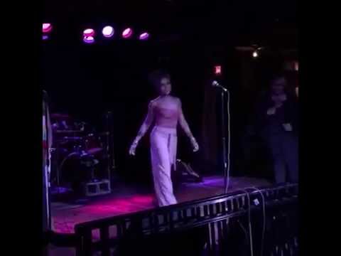 Erykah Badu Tribute - Zhé Aqueen Performing Tyrone LIVE
