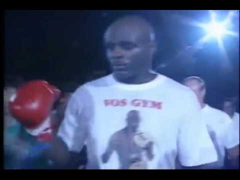 Samurai Andy hug vs Ernesto hoost mister perfect. K-1gp 1995