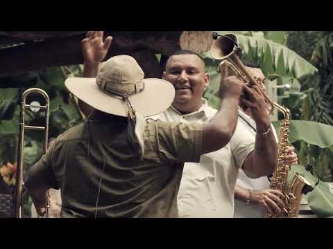 El Mil Amores (Video Oficial) - Marimba Orquesta Los Golobios