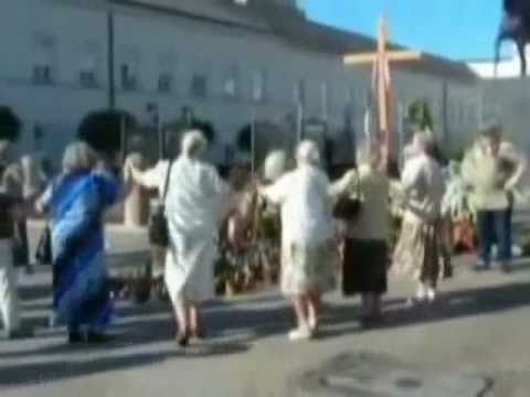 Mohery tańczą