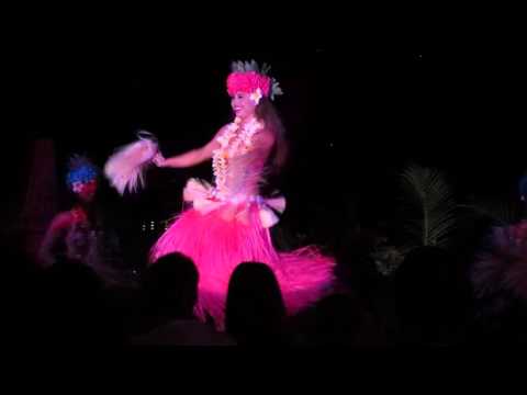 Royal Hawaiian Luau - Aha Aina - Hula Dancers 02
