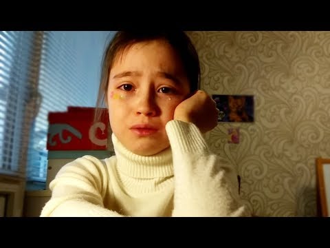 Девочка плачет 'Никто не пришёл на фан встречу'