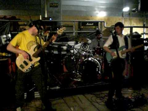 too much bunnies - l'ultima caduta [live at goldfinger 19/02/2010]