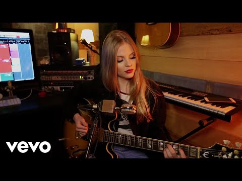 Video thumbnail for Olhos Castanhos (Acoustic)