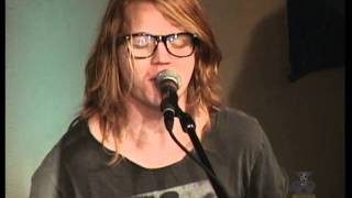 Aaron Gillespie sings &quot;We Were Made For You &quot;