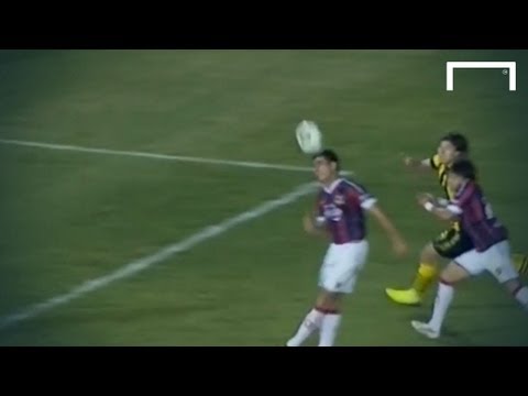 Ridiculous own goal - Junior Alonso