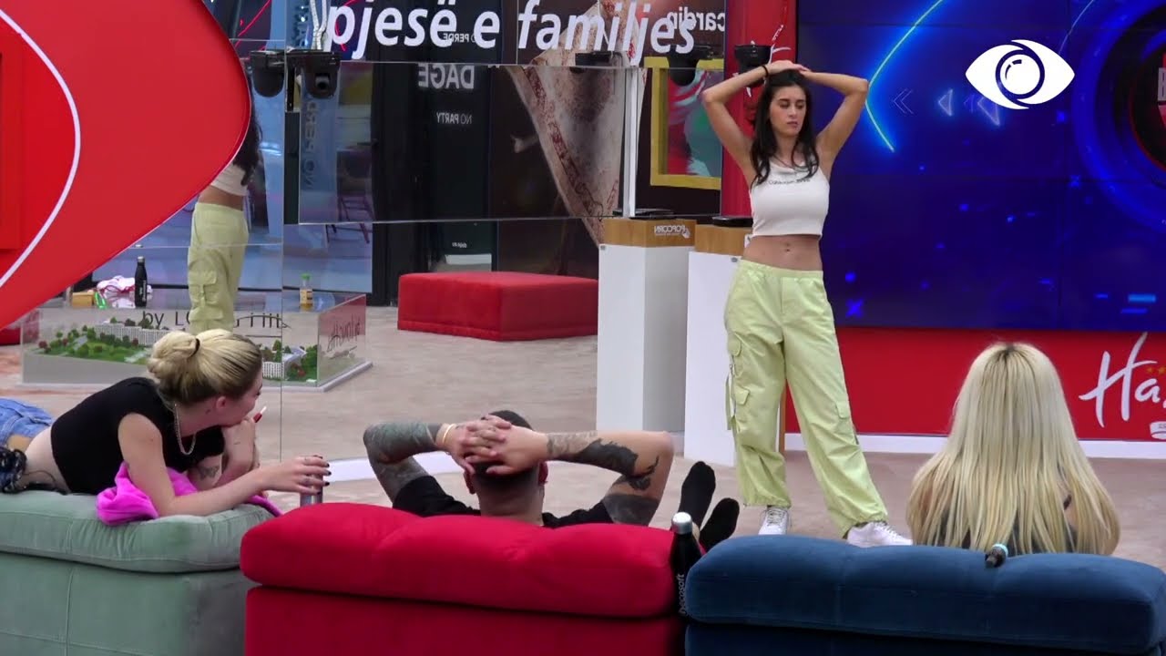 Banorët luajnë me pantomime