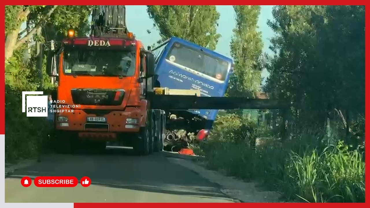 Autobusi del nga rruga në zonën e Ishull-Shëngjinit, përfundon në kanal. S’ka të lënduar