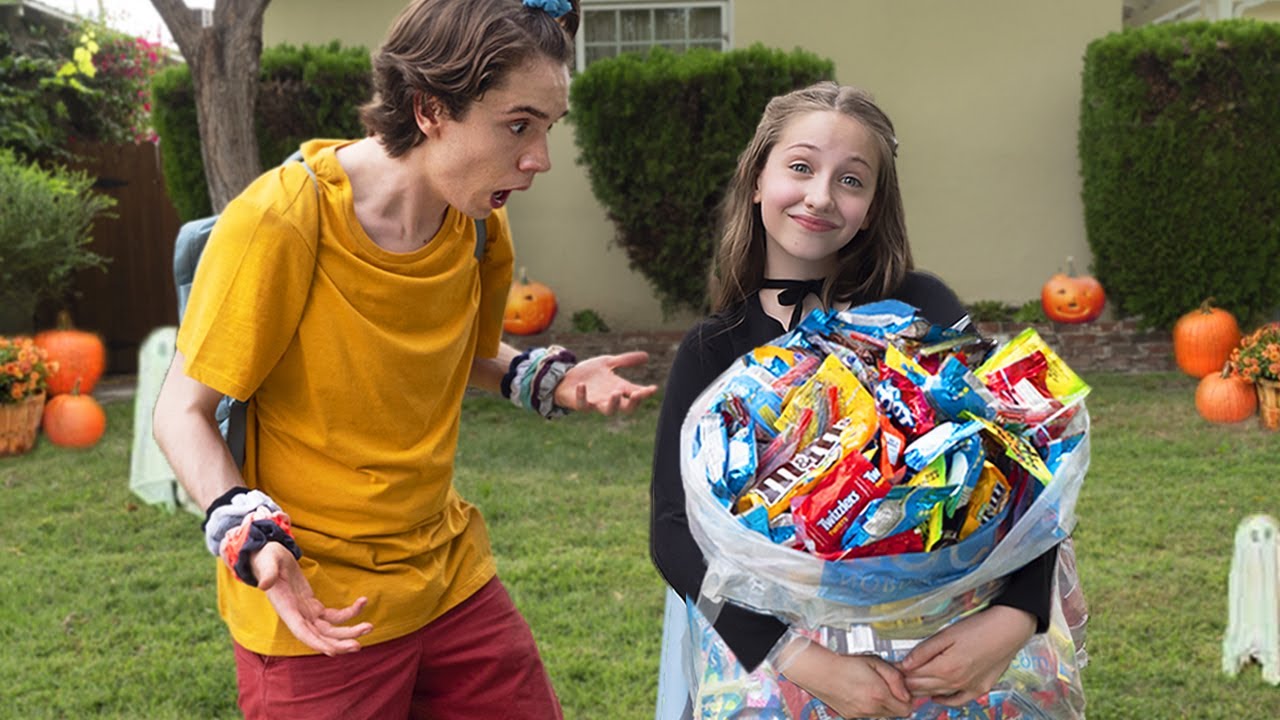 How To Get More Candy Than Your Sibling Trick or Treating **Halloween Challenge**