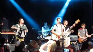 Su lang die Leechter noch brenne-Miljö