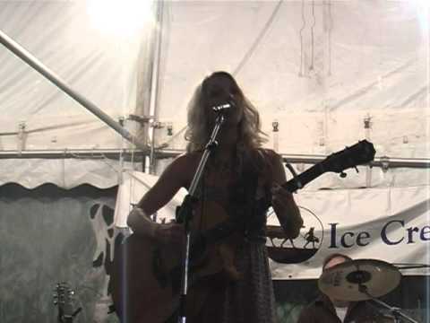 Misty Loggins sings Play the Wildwood Flower
