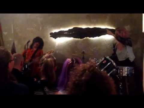 Deap Vally - Gonna Make My Own Money (Café Ragù Berlin 2016)