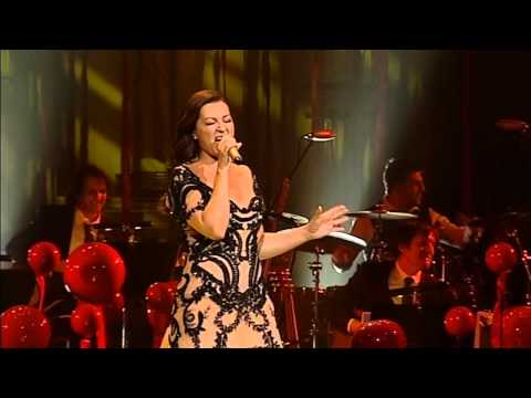 MOLITVA   NINA BADRIĆ VIP BOŽIĆNI KONCERT HNK 2014