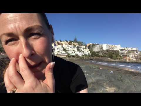 Yohanna i Las Palmas från stranden