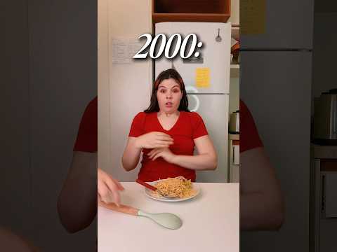 Comendo em 3 gerações..😂 #shorts #humor #videosengracados #1990s #2020 #familia #comida