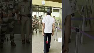 Simple man known for बिडू Aka Jackie Shroff Spotted at Airport video