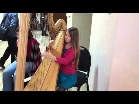 Ekaterina Dvoretskaya - "Cola" - Trying harp before concert