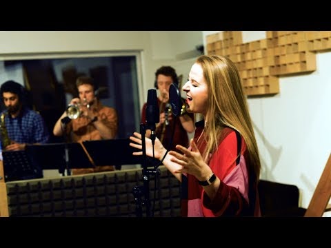 D Room Session Vol. 1 // Hagelslag feat. Donata Jan - Living a Lie