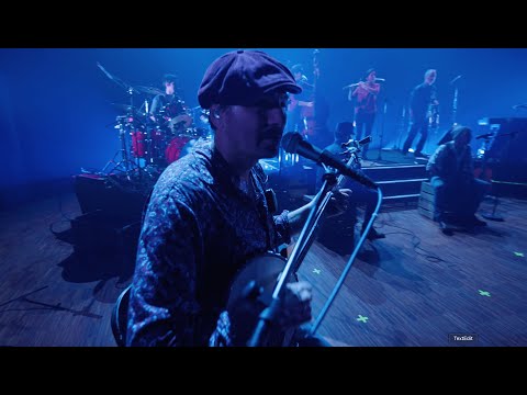 Peuple migrant / Perle rare – La Rue Kétanou & Les Ogres de Barback (live officiel 2025)