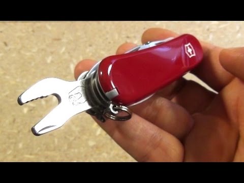 Victorinox Evolution S557 Swiss Army Knife (A Deluxe Deluxe Tinker) Video