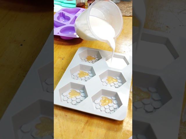 Vídeo relacionado con Hoken Honeyx Jabón Natural - Japonés Secreto De Belleza Desde 1927 - Calmar La Miel