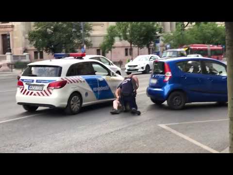 Egy NetPincéres robogós futár állítja meg a rendőrök elől menekülő autóst | 2020-05-23