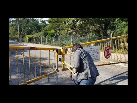 Alex Brasil quebra correntes da UFSC e libera acesso aos estudantes