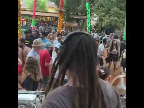 Virtual Light playing a Wicked tune by Zepherus Kane at Hilltop, Goa.