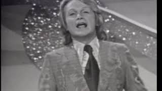 claude françois chante &quot; le lundi au soleil &quot;