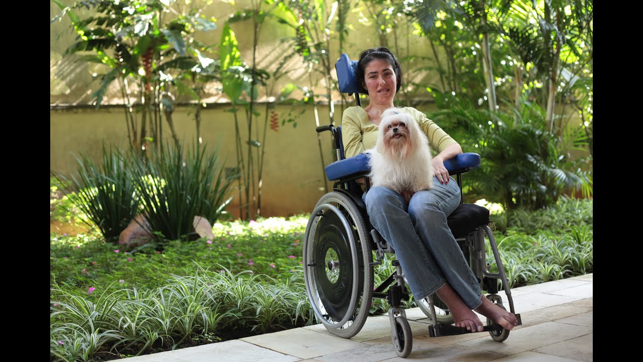 Como vive a advogada Alexandra Szafir, portadora de esclerose lateral amiotrófica (ELA)