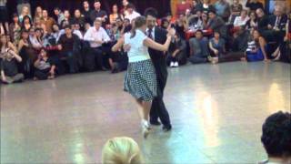 Video thumbnail for ANDREA MISSE Y JAVIER RODRIGUEZ BAILANDO EL TANGO ARRABAL EN LA BALDOSA MILONGA