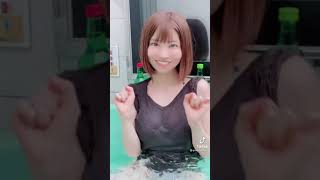 揺れるメロン巨乳