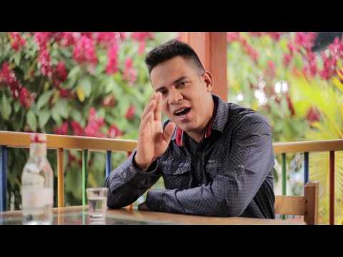 Aquí estoy y aquí me quedo (Official Video) - Merardo Rojas