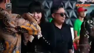Download lagu Viral Ndoro Dian anic di sawer ratusan juta bos jos bus mp3