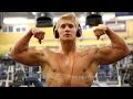UK Fitness Model Zac Aynsley Trains Biceps & Triceps While in New York City