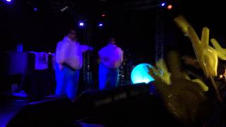 Two Fingerz @ Torino - Palloncini (apertura concerto)