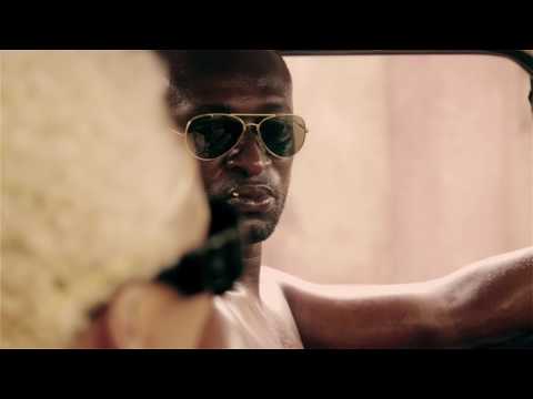 MANI BELLA SAUTE CALLE EN L'AIR