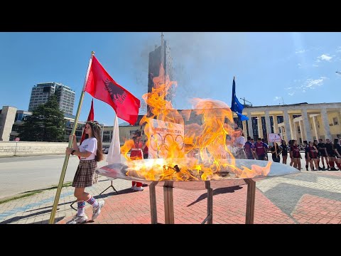 Shqiperia ndezi ne Tirane flaken olimpike. Emocionet e nje evenimenti nga Greqia e lashte