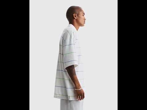 Urmăriți videoclipul