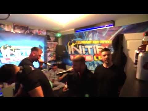 MC ROCKING B2B MC KICKING - NO COMMENT