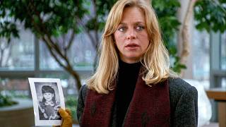 Ela encontra a foto da filha na casa de uma mulher e descobre que o marido dela não existe.