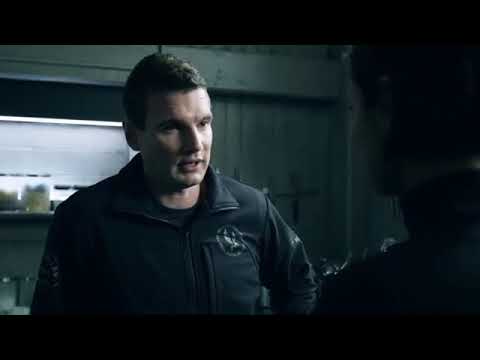 Chris and Street almost kiss | S.W.A.T 5x15